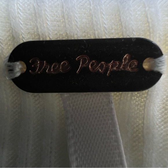 Free People Women's Cream V-Neck Long Sleeve Frilly Feminine Sweater. Size Small - Picture 6 of 9